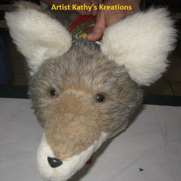 stuffed-coyote-kathys-kreatons-howling-moon